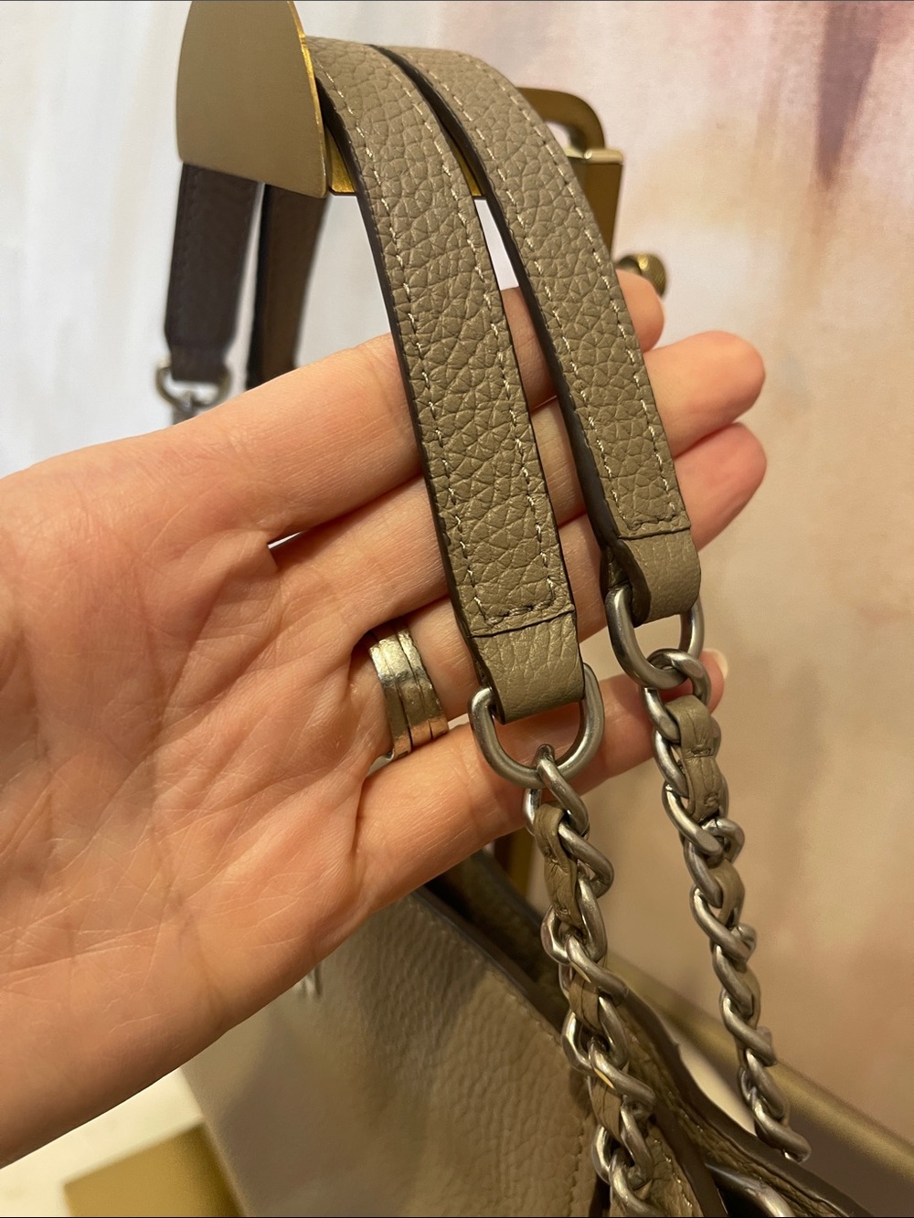 NWOT Tory Burch Britten Shoulder Tote in Gray - Picture 4 of 8